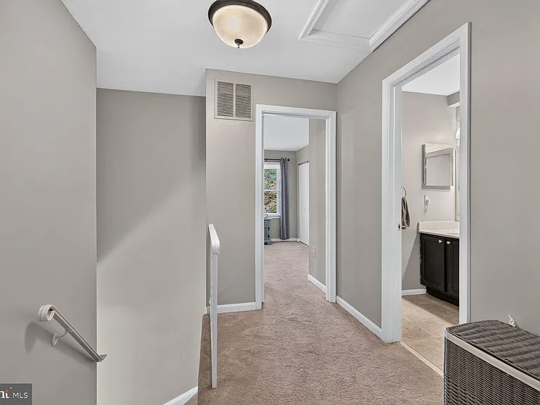 7331 Rolling Oak Ln — Photo 21