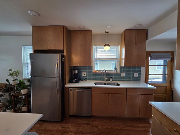 5th image of 708 Village Dr