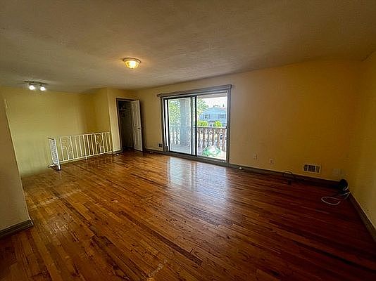 5th image of 39 Amador St Floor 2