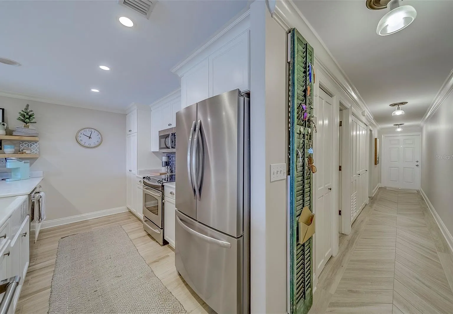 Luxury Gulf-Front Living — Photo 4
