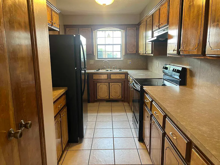 2105 NW 118th Ter — Photo 5
