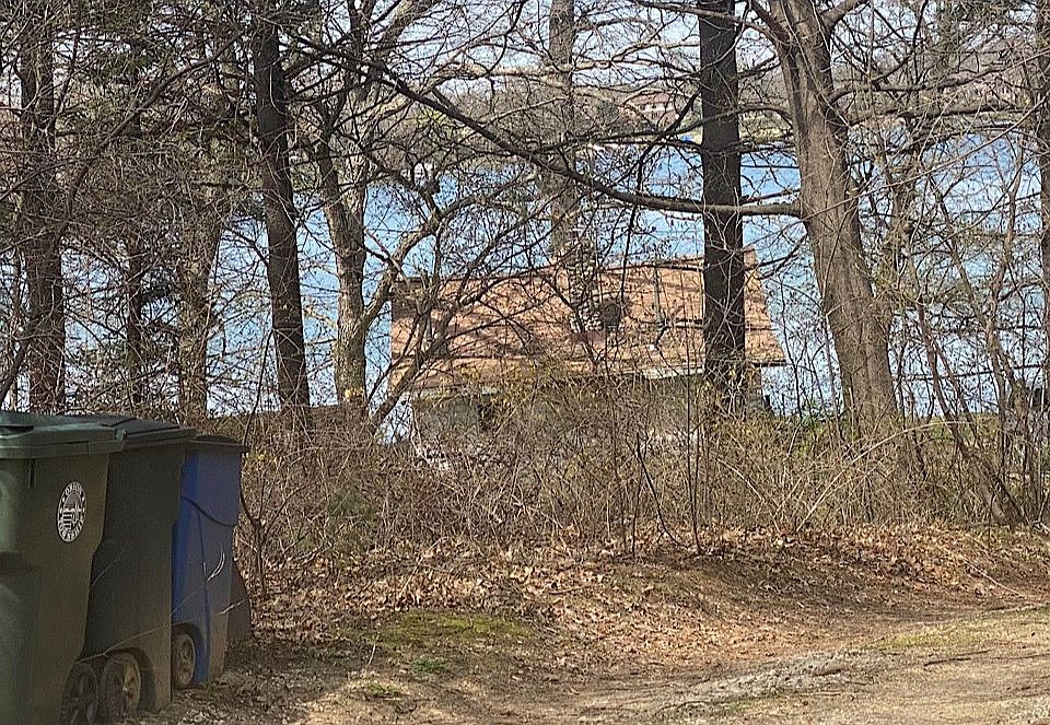 1st image of 1576 Bayview St