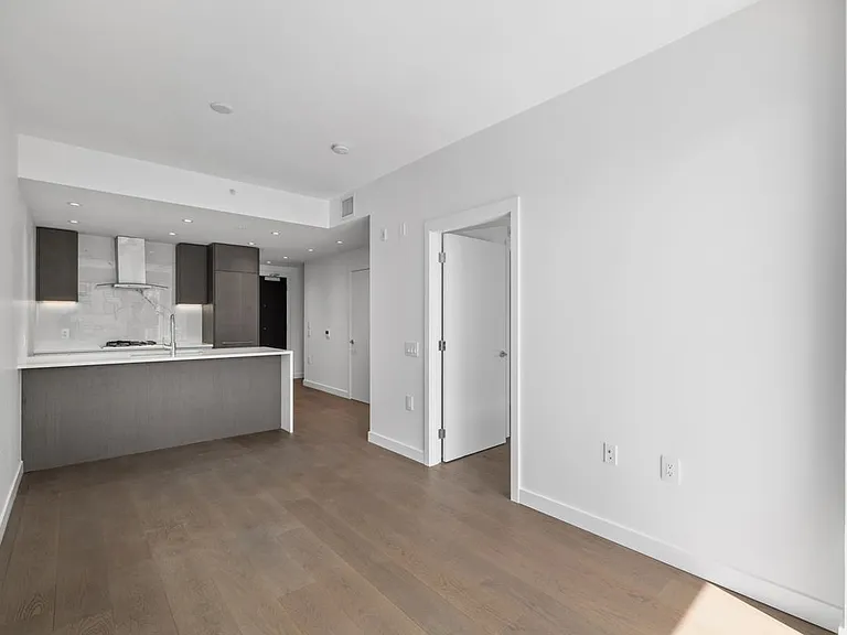 5168 Cambie St #412 — Photo 10