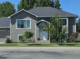 1902 N Rio Grande Ln, Greenacres, WA 99016