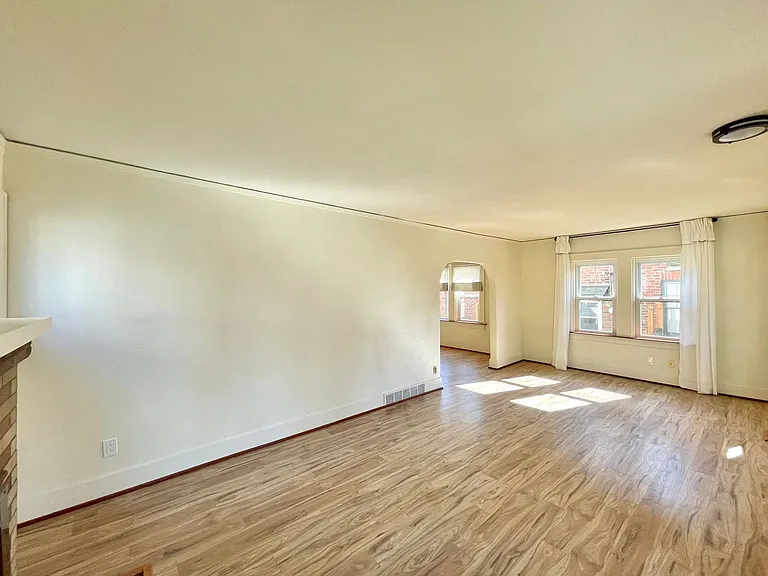 5222 35th Ave NE — Photo 6