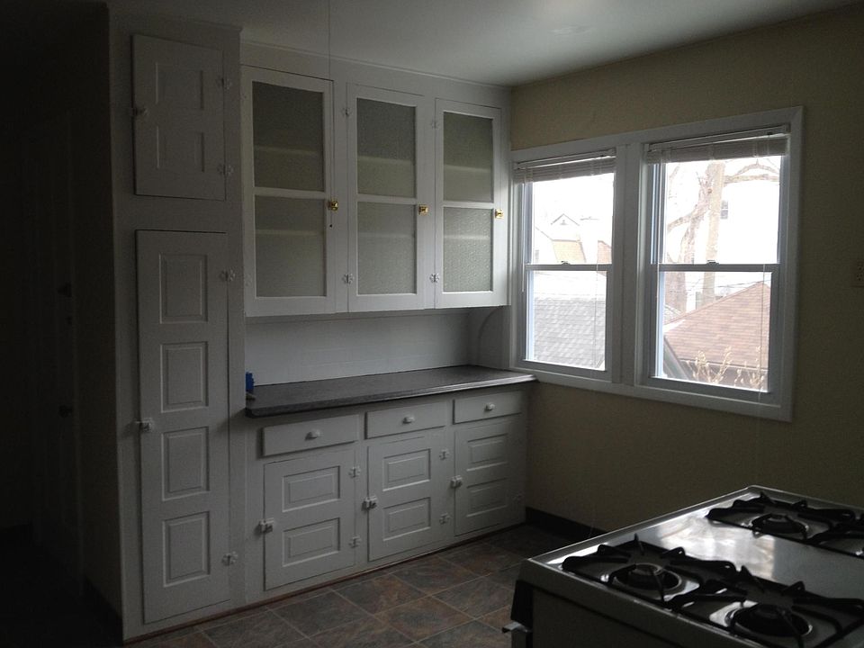 1st image of 32 Woodward Ave #2