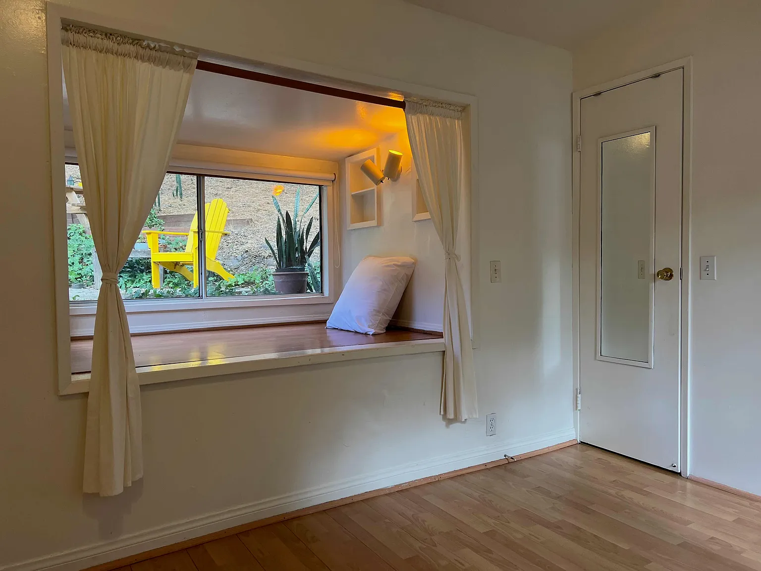 1262B N Topanga Canyon Blvd — Photo 3