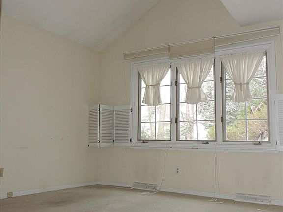 4th image of 4530 S Verbena Street #322