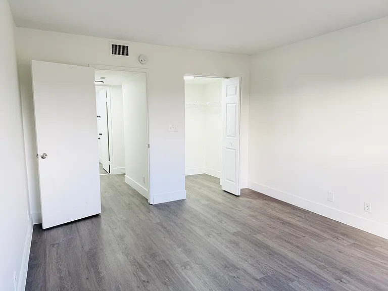 Somerset Grove Apartments — Photo 19