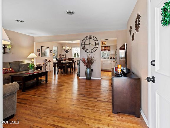 3rd image of 26 Sherwood Lane