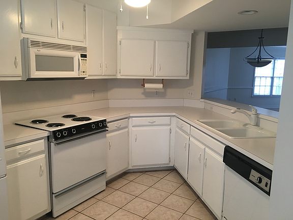4th image of 195 Wellesley Dr
