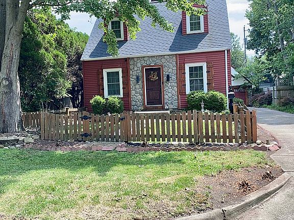 3rd image of 1115 W Columbia Ave