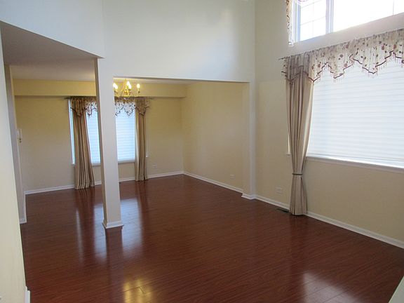 3rd image of 904 Blackburn Dr