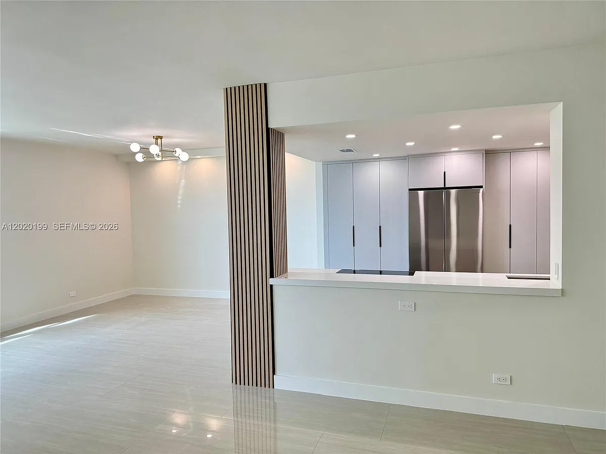 Building Photo - 5055 Collins Ave #6F