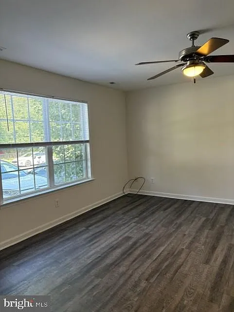 3 bed, 2.5 bath, 1384 sqft, $2,200 — Photo 3