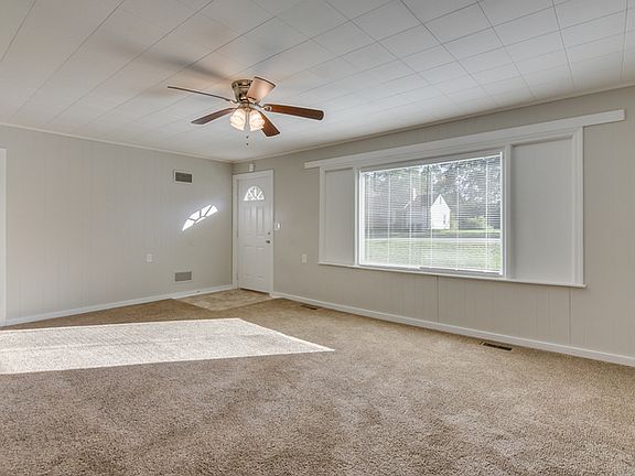 2nd image of 2721 Lakewood Dr