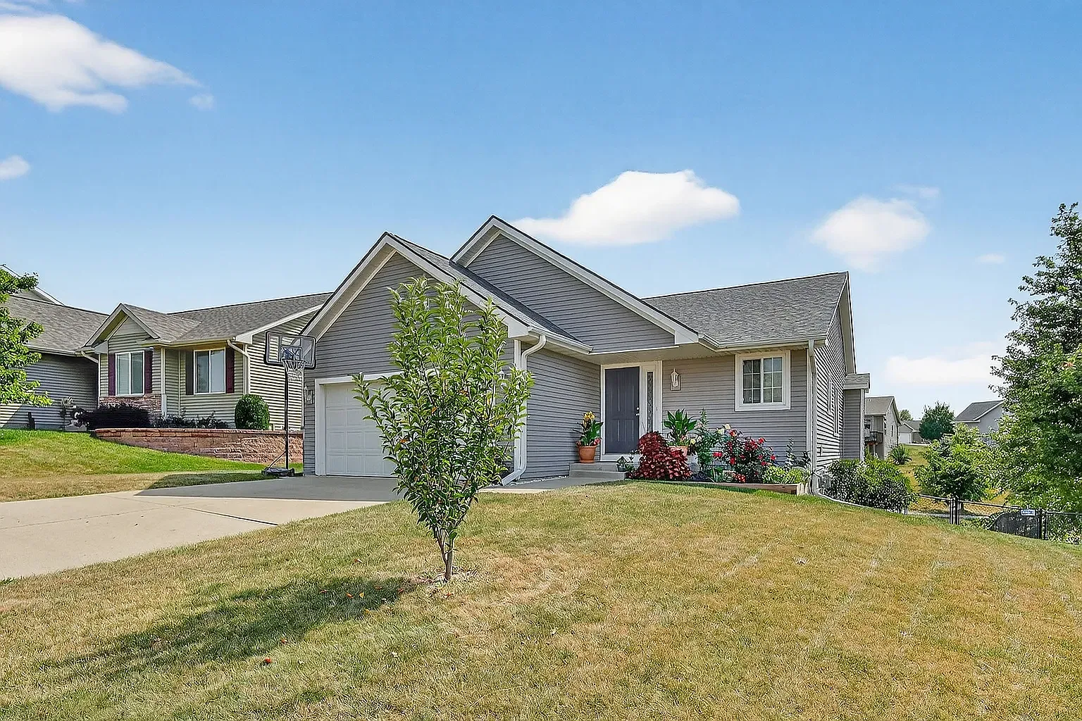 4 bed, 1427 sqft, $2,800 — Photo 1