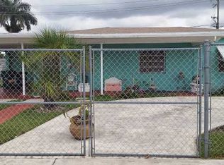 10945 Perry Dr, Miami, FL 33176