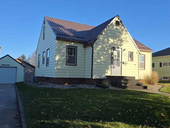 140 N 1st Ave E, Hartley, IA 51346