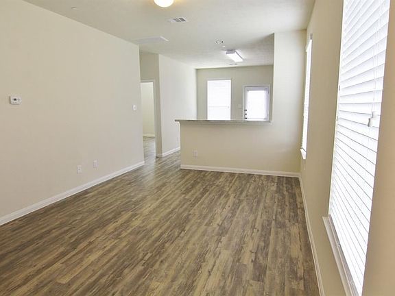 2nd image of 3934 Lexington Manor Ct