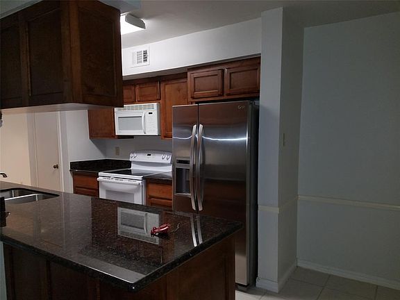 4th image of 13307 Parkway Blvd