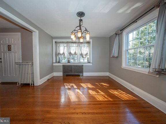 5th image of 4315 Bond Ave