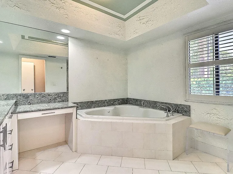 5172 Fountains Dr S — Photo 15