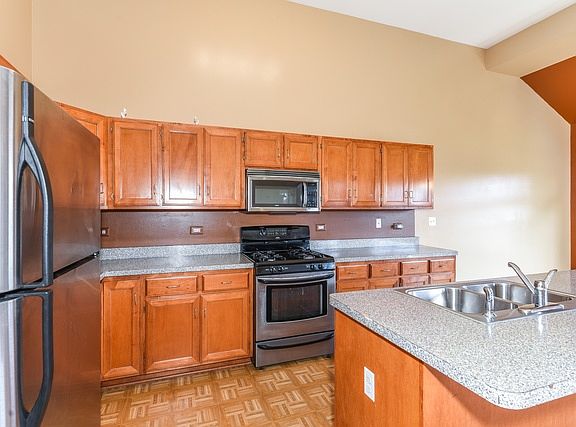 3rd image of 16733 S Hazelwood Dr