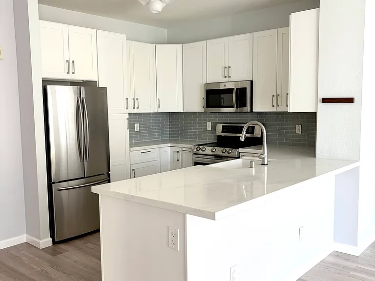 1 Lakeside Dr #310 — Photo 4