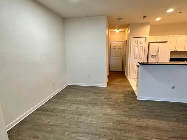 405 La Travesia Flora St #101 — Photo 16