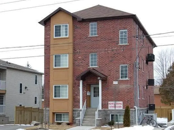 22 Columbia St W #C-5, Waterloo, ON N2L 3K3