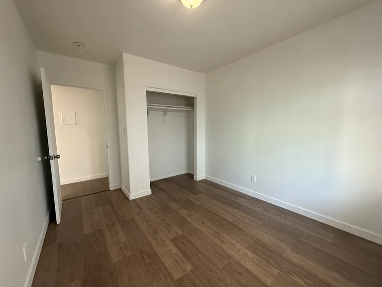 934 W 84th St #6 — Photo 8