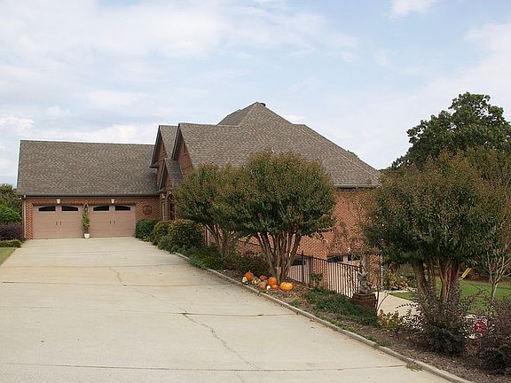 3rd image of 6801 Rivercrest Dr
