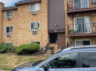 826 W College Blvd APT 101, Addison, IL 60101