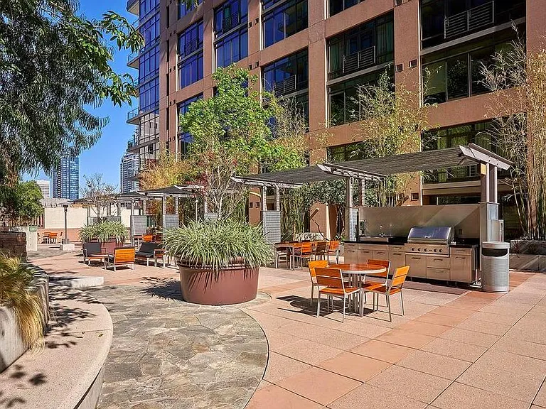 1111 S Grand Ave #1116 — Photo 32