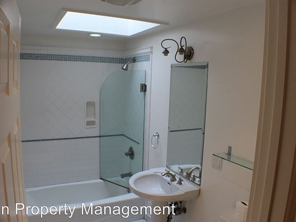 4th image of 316 Surrey St