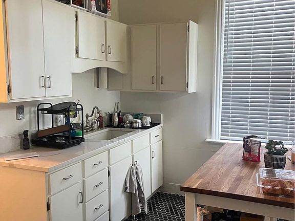 5th image of 264 S Ivan Ct