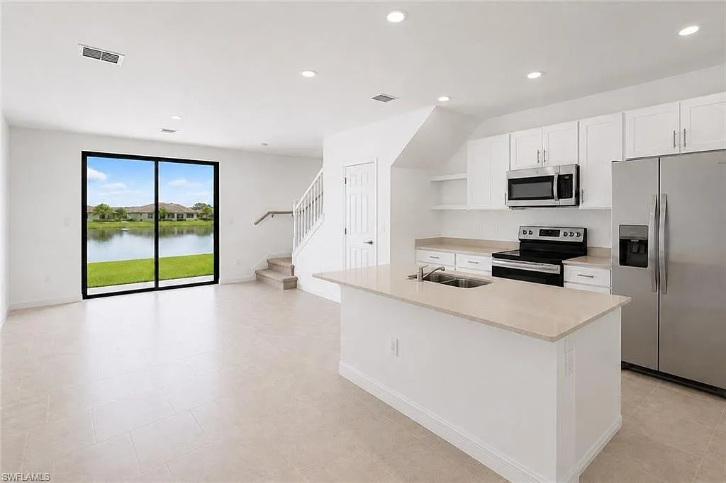 3 bed, 2.5 bath, 1378 sqft, $1,800 — Photo 2
