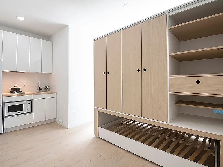 8th Street Studios Near Downtown Los Angeles Move-In Special — Photo 42