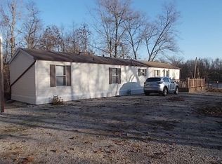 1188 N 600 East Rd, Pana, IL 62557