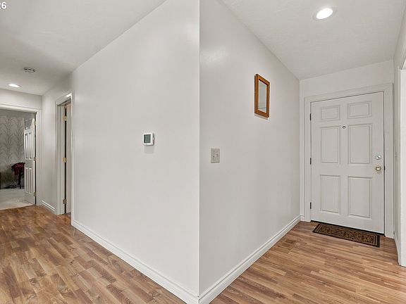 4th image of 18284 S Holly Ln