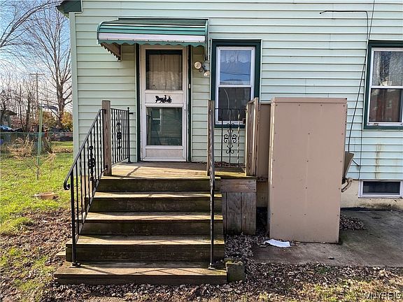 4th image of 95 Holbrook St