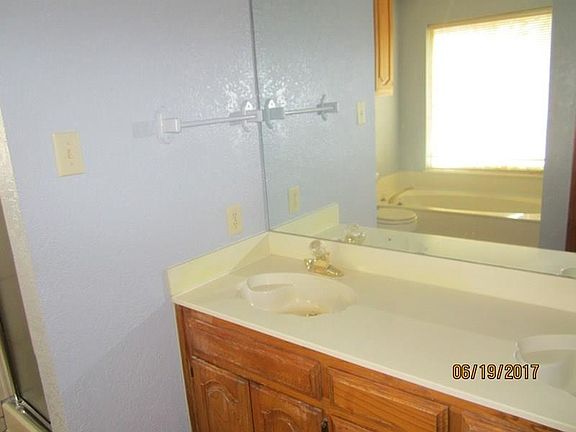 5th image of 1305 Mockingbird Ln