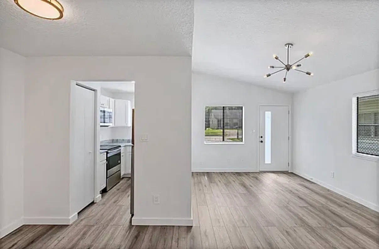 2 bed, 800 sqft, $2,100 — Photo 4