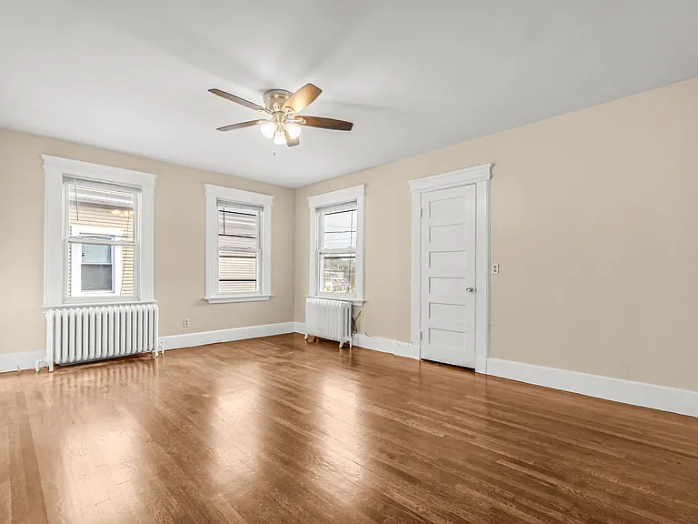 1035 Dixwell Ave — Photo 12