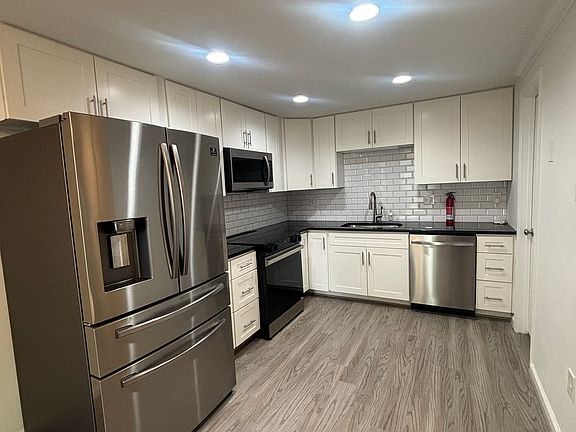 3rd image of 13337 Whitechurch Cir