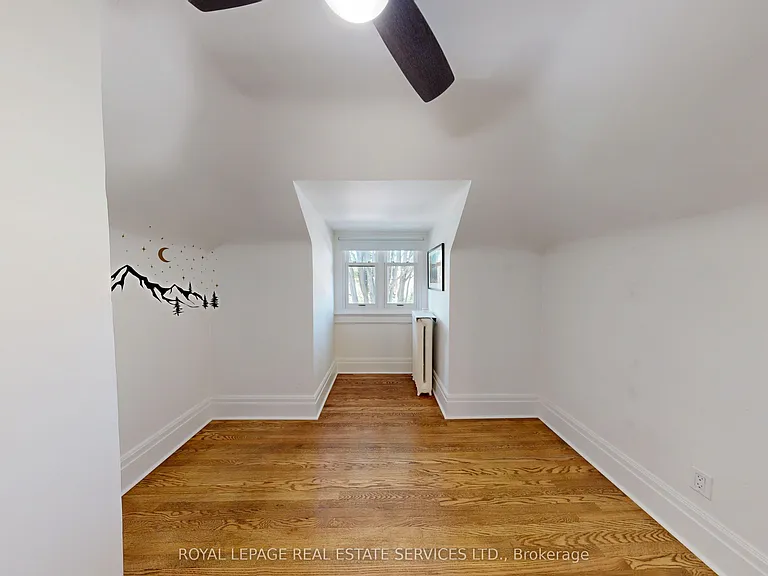 130A Westminster Ave #UPPER LEVEL — Photo 33