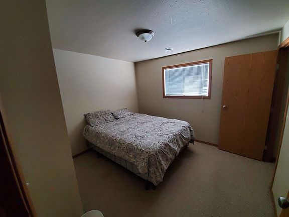 5th image of 9828 96th Ave #D