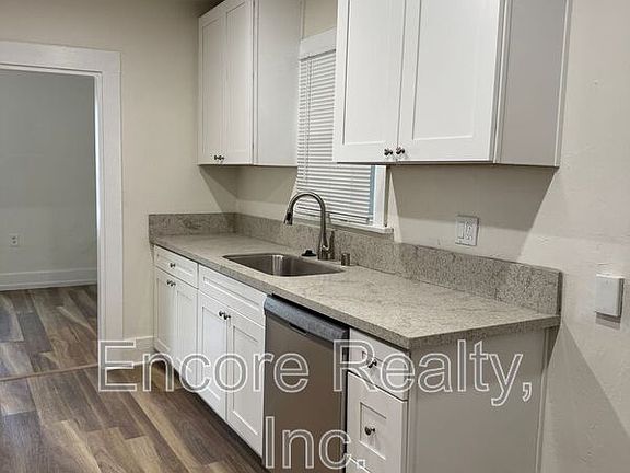 4th image of 303 3rd Ave APT B