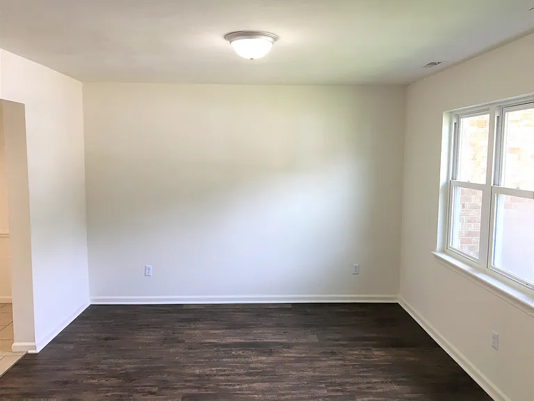 414 Sedgewick Ct — Photo 2